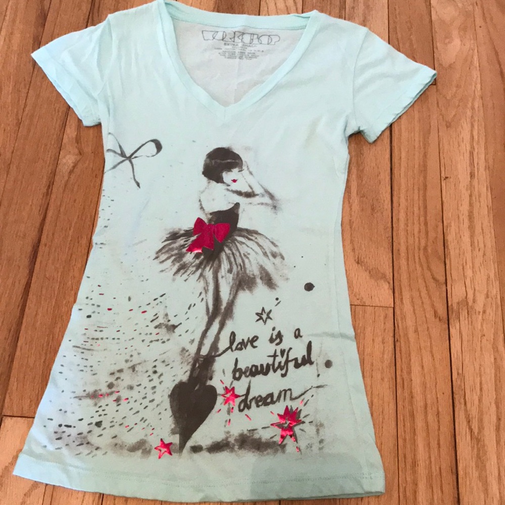 Graphic T size xs
